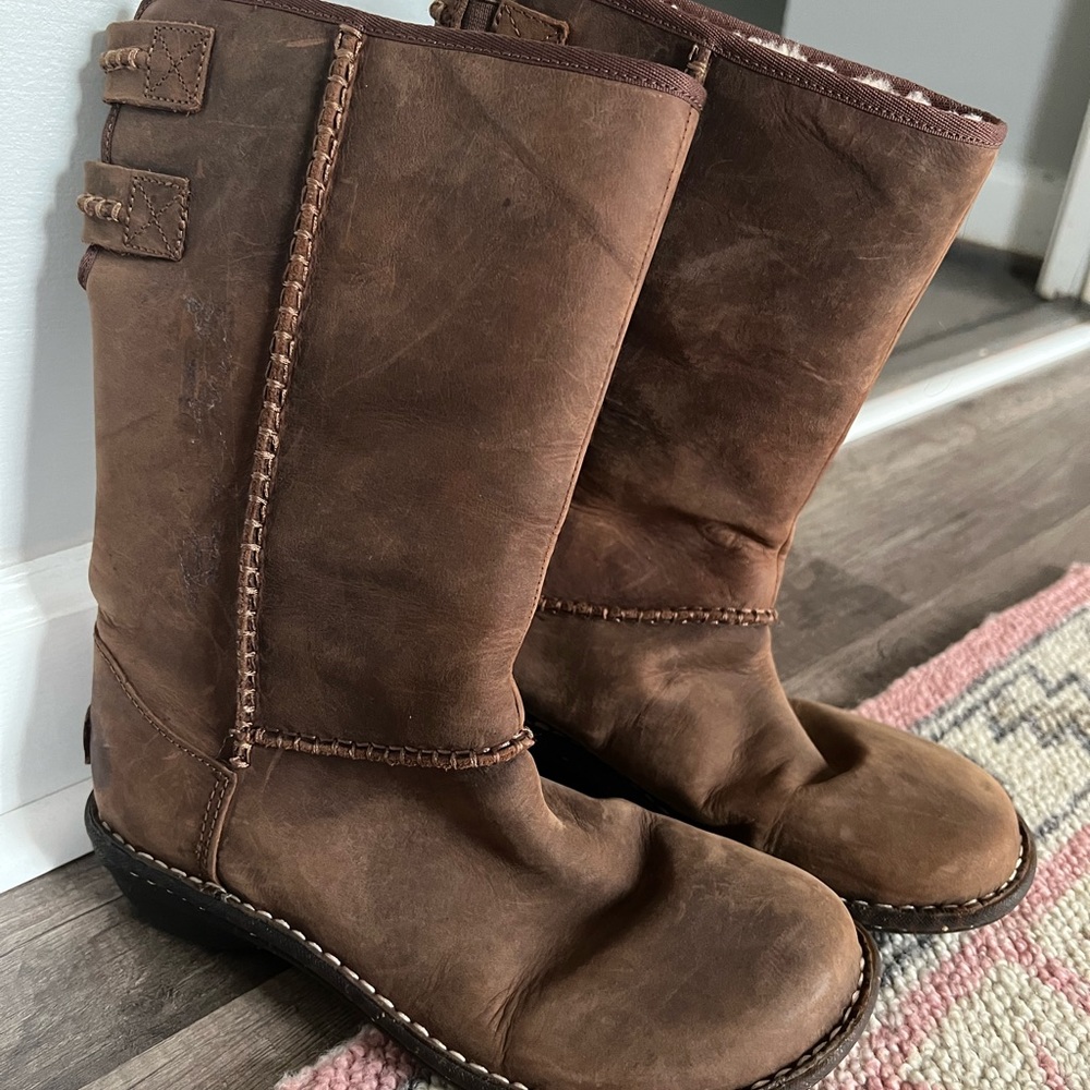 COPY - Brown leather Ugg boots